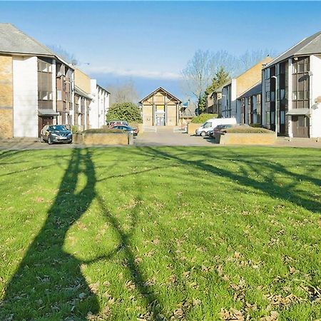 Manor Place Apartment Thamesmead Thamesmead  Экстерьер фото