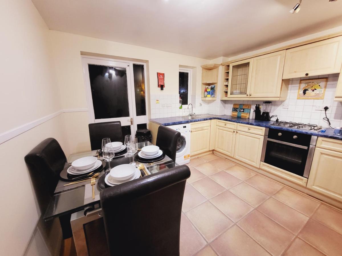 Manor Place Apartment Thamesmead Thamesmead  Экстерьер фото