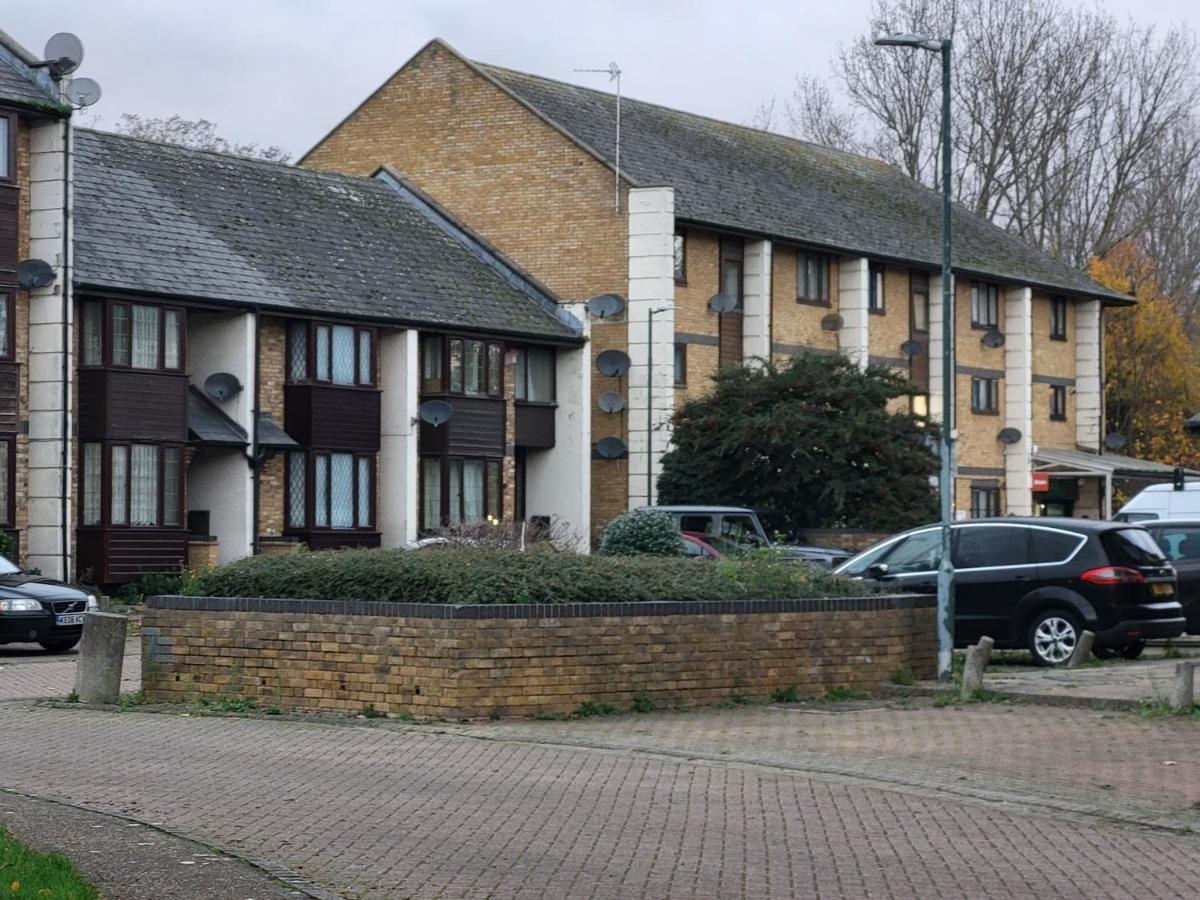 Manor Place Apartment Thamesmead Thamesmead  Экстерьер фото